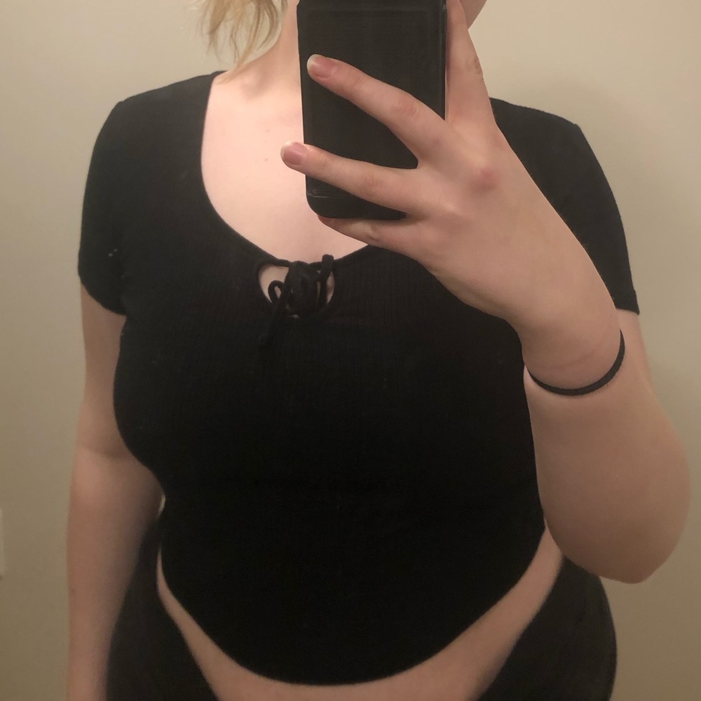 Black ribbed tie front crop t-shirt